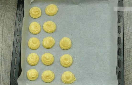 Профитроли в домашних условиях — 10 пошаговых рецептов с разной начинкой 