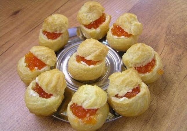 Профитроли в домашних условиях — 10 пошаговых рецептов с разной начинкой 