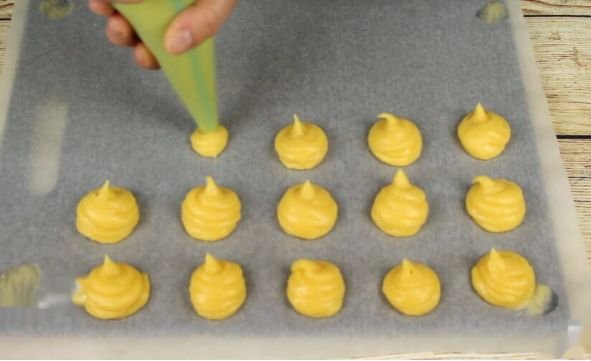 Профитроли в домашних условиях — 10 пошаговых рецептов с разной начинкой 