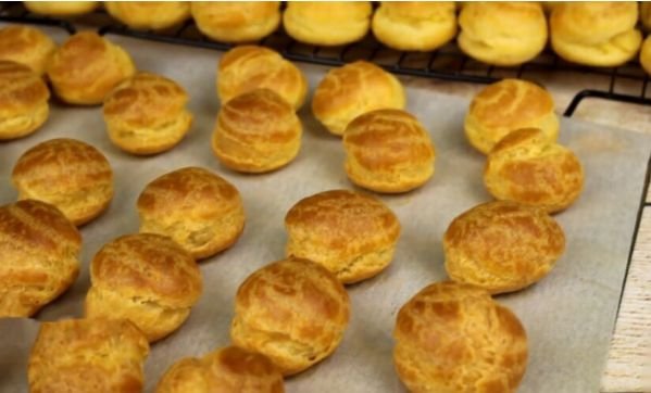 Профитроли в домашних условиях — 10 пошаговых рецептов с разной начинкой 