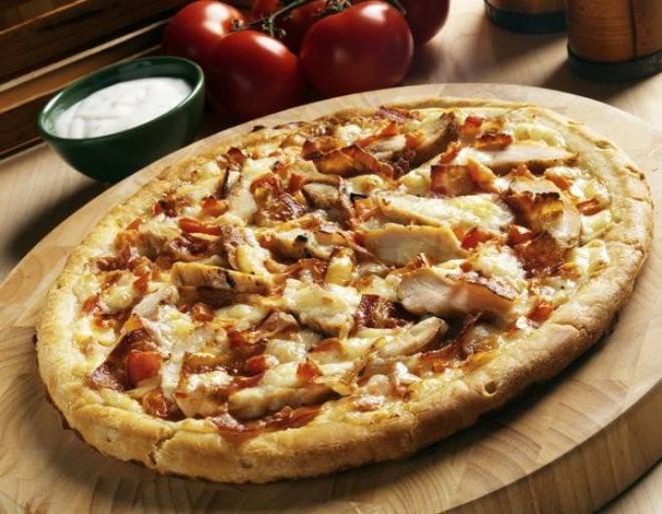 Піца з куркою і грибами: 5 чудових рецептів