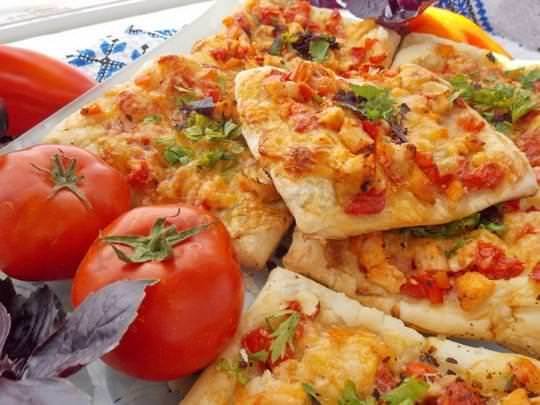 Піца з листкового тіста: 6 автентичних варіантів приготування