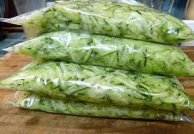 Рецепт оладки з кабачків — швидко і ситно