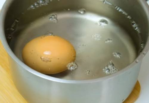 Салат Цезарь с курицей и сухариками в домашних условиях