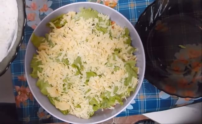 Класичний салат Цезар з куркою та сухариками: рецепти вдома