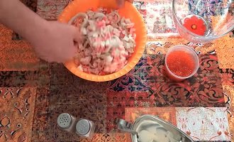Рецепт морського салату з креветками, кальмарами та ікрою