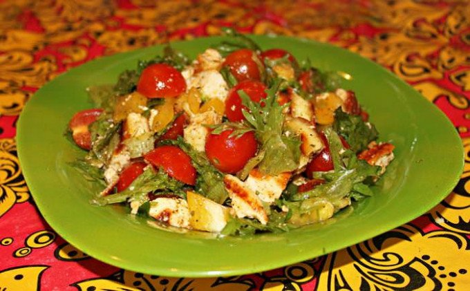 Салат з адигейський сиром — 7 смачних рецептів