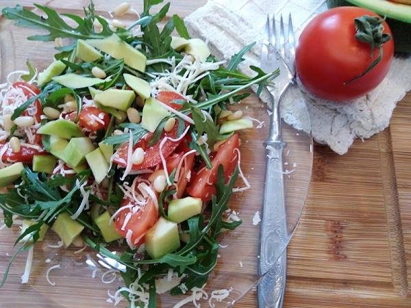 Салат з авокадо і помідорами – 8 смачних і корисних рецептів