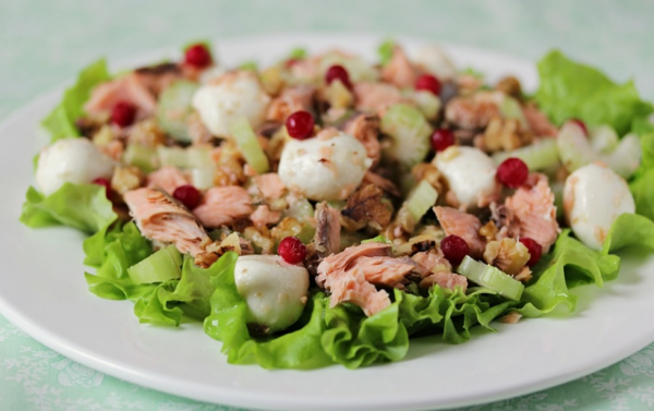 Салат з горбушею – 7 смачних рецептів приготування