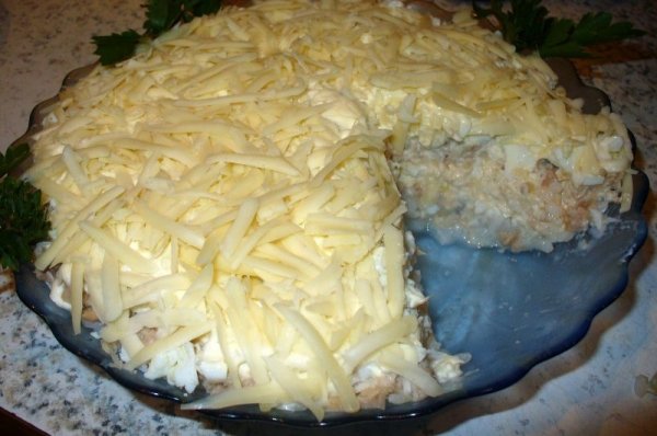 Салат з горбушею – 7 смачних рецептів приготування