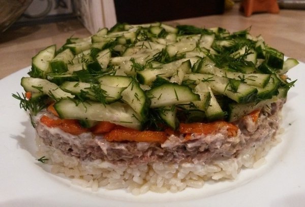 Салат з горбушею – 7 смачних рецептів приготування