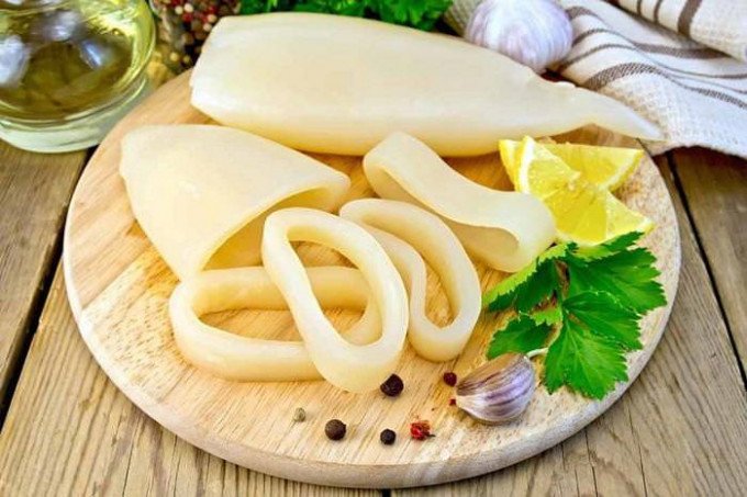 Салат з кальмарами — прості рецепти приготування