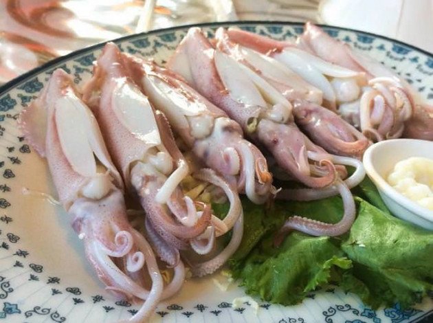 Салат з кальмарами — прості рецепти приготування