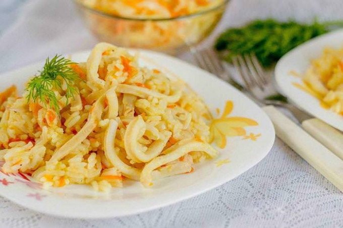 Салат з кальмарами — прості рецепти приготування