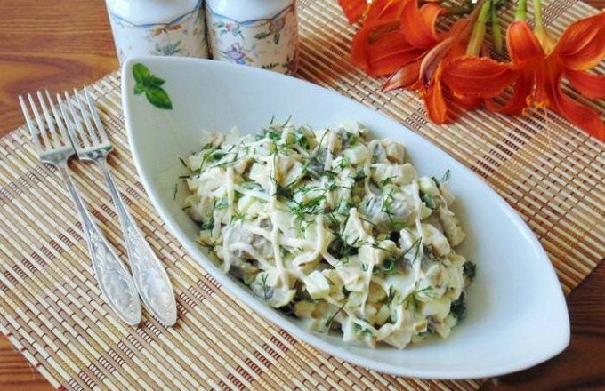 Салат з копченим сиром — прості рецепти приготування