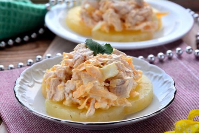 Салат с копченой курицей и ананасами - 9 очень вкусных классических  рецептов 
