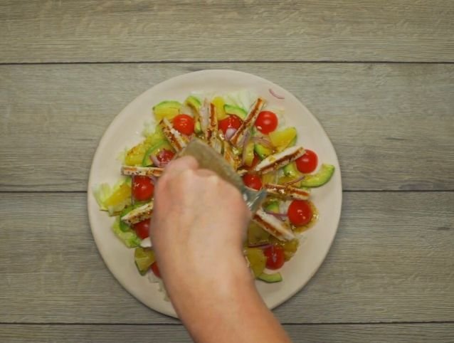 Салат с копченой курицей и ананасами - 9 очень вкусных классических  рецептов 