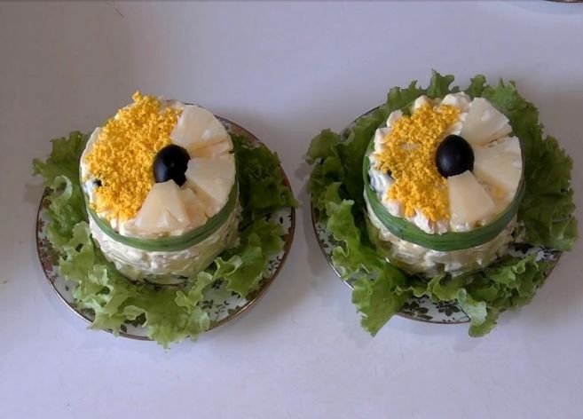 Салат с копченой курицей и ананасами - 9 очень вкусных классических  рецептов 