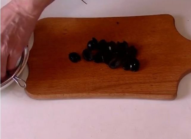 Салат с копченой курицей и ананасами - 9 очень вкусных классических  рецептов 