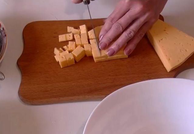 Салат с копченой курицей и ананасами - 9 очень вкусных классических  рецептов 