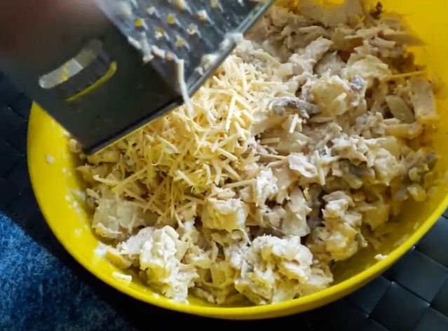 Салат с копченой курицей и ананасами - 9 очень вкусных классических  рецептов 