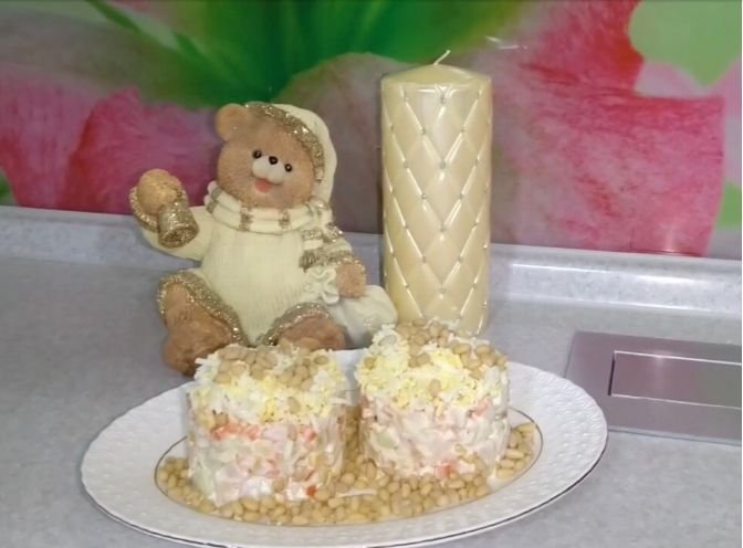 Салат с копченой курицей и ананасами - 9 очень вкусных классических  рецептов 