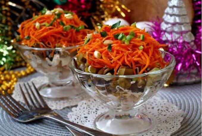 Смачні рецепти салату з копченою куркою та корейською морквою