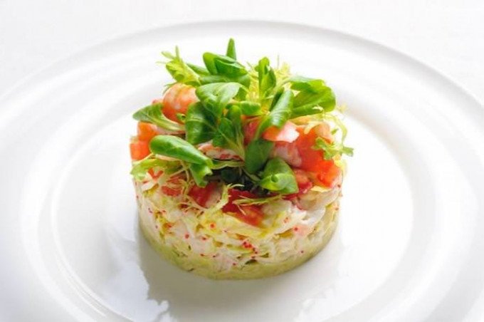 Салат з крабовим мясом — просто, смачно і корисно