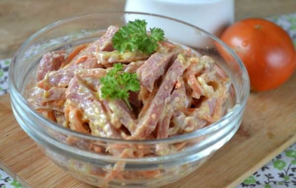 Салат з кукурудзою і ковбасою – 7 простих і смачних рецептів