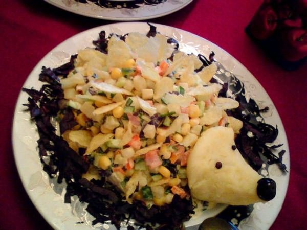 Салат з кукурудзою і ковбасою – 7 простих і смачних рецептів