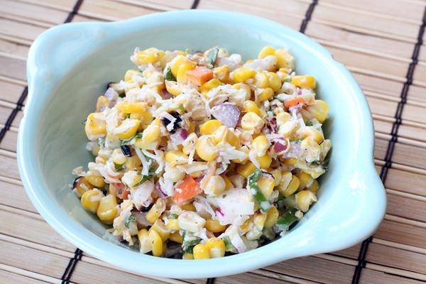 Салат з кукурудзою і ковбасою – 7 простих і смачних рецептів