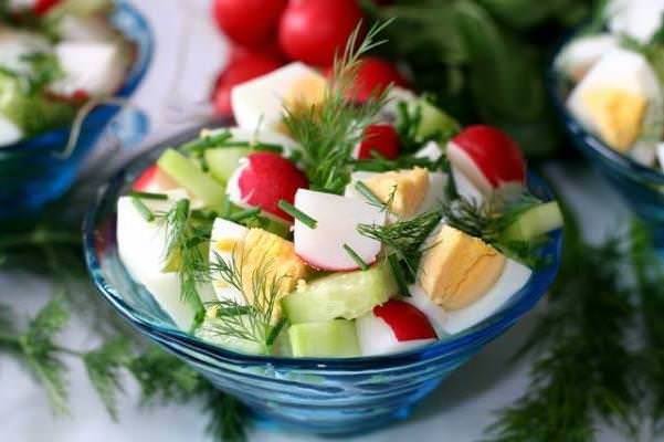 Салат з огірків — 9 швидких рецептів