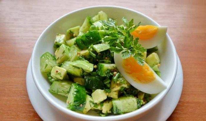 Салат з огірків — 9 швидких рецептів