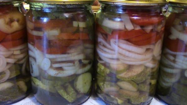 Салат з огірків на зиму – 10 найбільш смачних рецептів