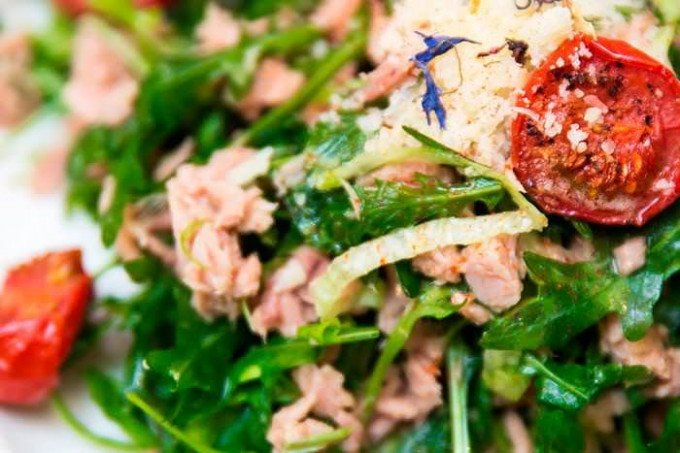 Салат з руколою і тунцем — корисні рецепти