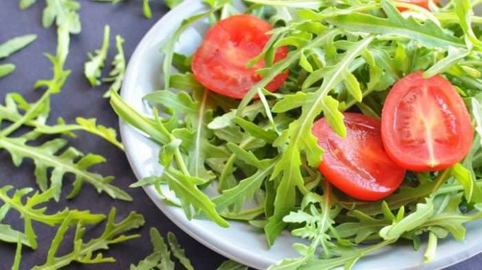 Салат з руколою і тунцем — корисні рецепти