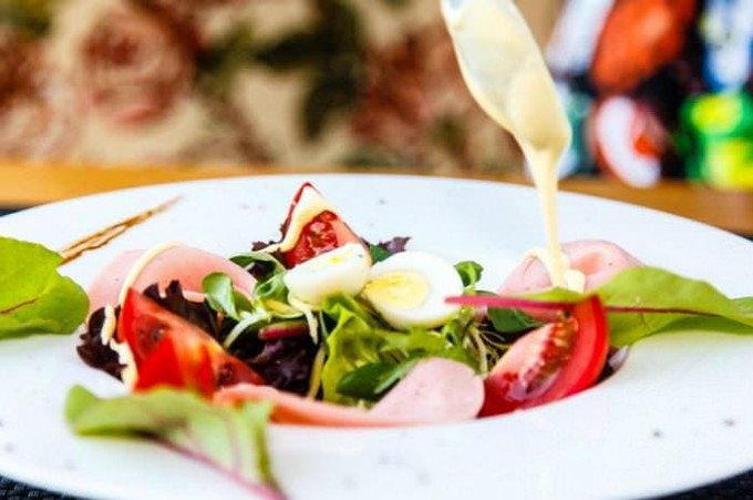 Салат з шинкою і сиром — 12 покрокових рецептів приготування