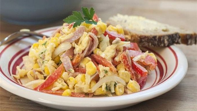 Салат з шинкою і сиром — 12 покрокових рецептів приготування