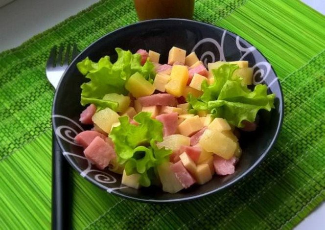 Салат з шинкою і сиром — 12 покрокових рецептів приготування