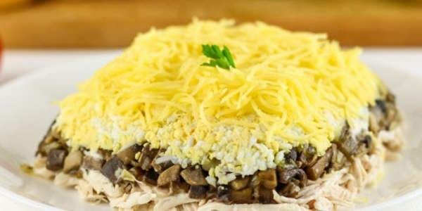 Салат з солоними грибами – 7 смачних рецептів