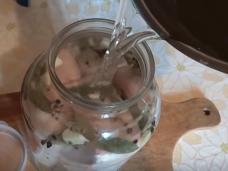 Сало в розсолі — найсмачніші рецепти у банку