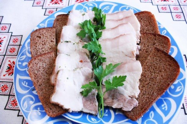 Сало в розсолі у банці – 6 смачних рецептів засолювання