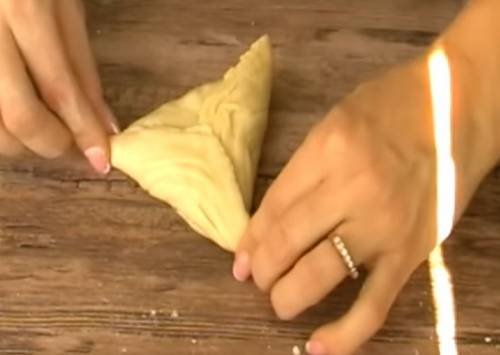 Самса домашняя из слоеного теста с мясом или фаршем. 5 пошаговых рецептов приготовления