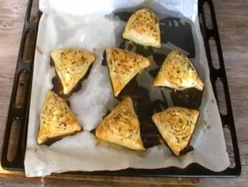 Самса домашняя из слоеного теста с мясом или фаршем. 5 пошаговых рецептов приготовления