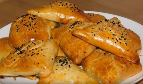 Самса домашняя из слоеного теста с мясом или фаршем. 5 пошаговых рецептов приготовления