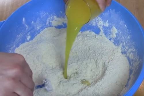 Самса домашняя из слоеного теста с мясом или фаршем. 5 пошаговых рецептов приготовления