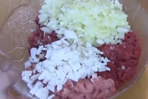 Самса домашняя из слоеного теста с мясом или фаршем. 5 пошаговых рецептов приготовления