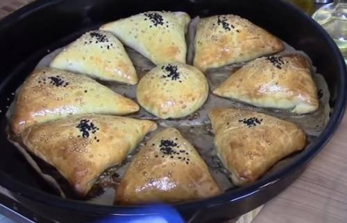 Самса домашняя из слоеного теста с мясом или фаршем. 5 пошаговых рецептов приготовления