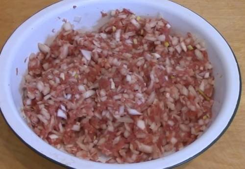 Самса домашняя из слоеного теста с мясом или фаршем. 5 пошаговых рецептов приготовления