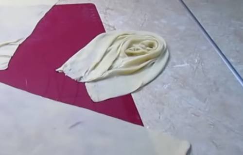 Самса домашняя из слоеного теста с мясом или фаршем. 5 пошаговых рецептов приготовления